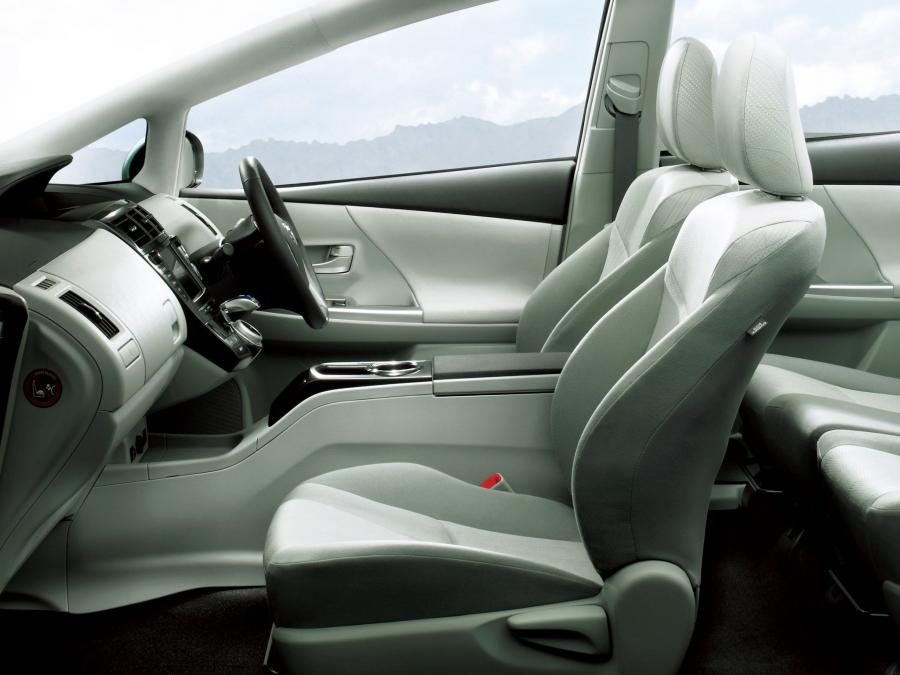  Toyota Prius MPV Alfa Touring Selection 2011 года  (фото 7 из 14)